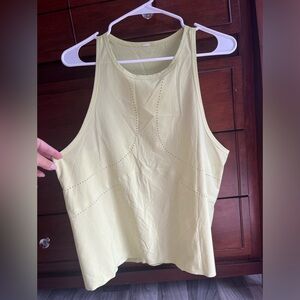 Lululemon find your pace tank in color lemon vine